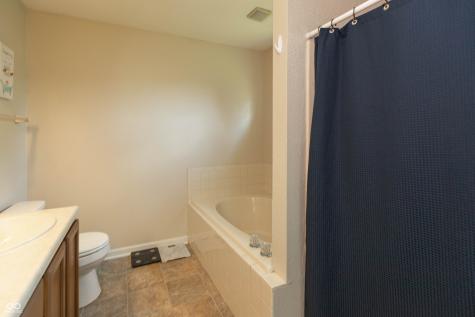 11011 Oakspring Drive Indianapolis IN 46239