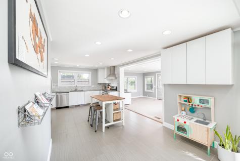5665 S 950 E Zionsville IN 46077