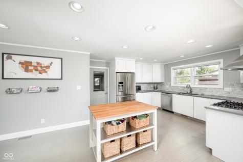 5665 S 950 E Zionsville IN 46077