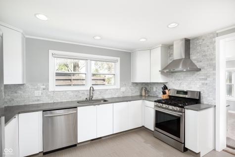 5665 S 950 E Zionsville IN 46077