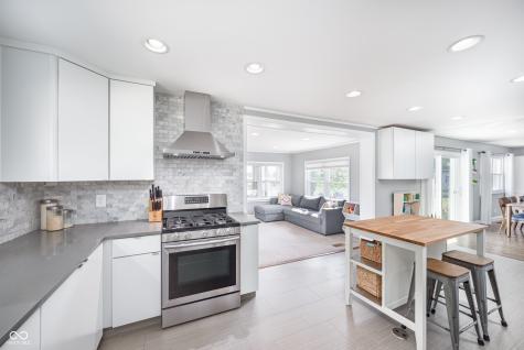 5665 S 950 E Zionsville IN 46077