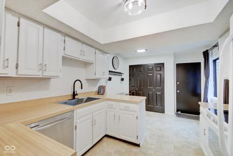 805 Crossbridge Court Avon IN 46123