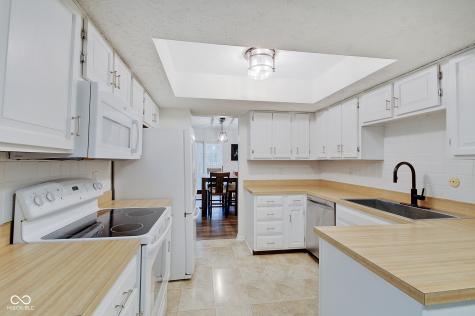 805 Crossbridge Court Avon IN 46123