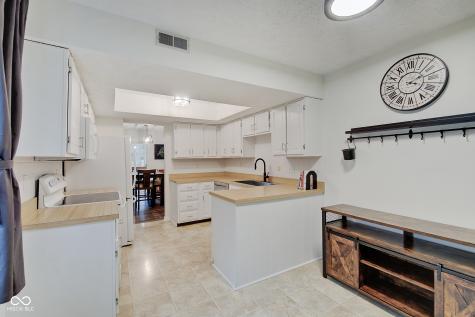 805 Crossbridge Court Avon IN 46123