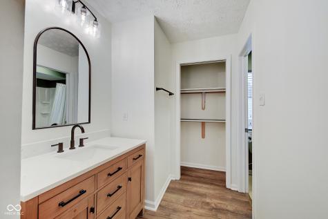 805 Crossbridge Court Avon IN 46123