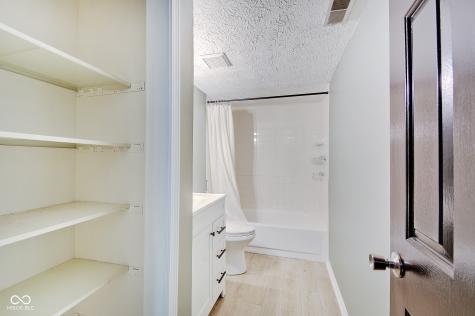 805 Crossbridge Court Avon IN 46123