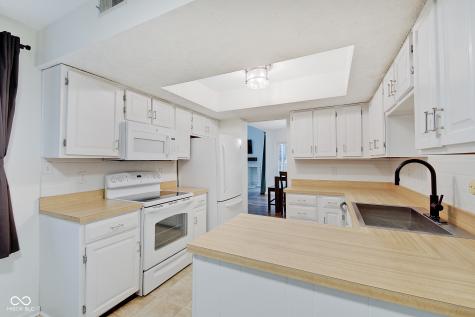 805 Crossbridge Court Avon IN 46123