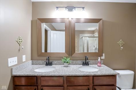 7827 Hedgehop Drive Zionsville IN 46077