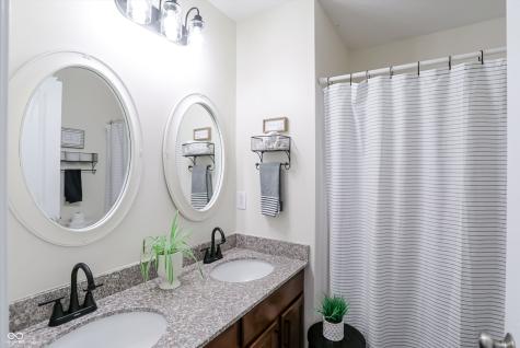 7827 Hedgehop Drive Zionsville IN 46077