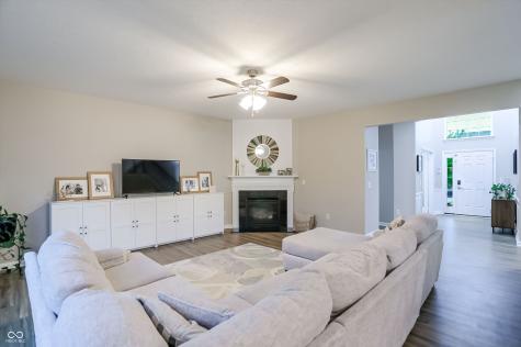 7827 Hedgehop Drive Zionsville IN 46077