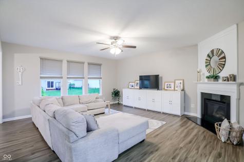 7827 Hedgehop Drive Zionsville IN 46077