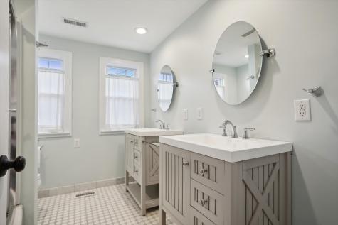 905 W Pine Street Zionsville IN 46077