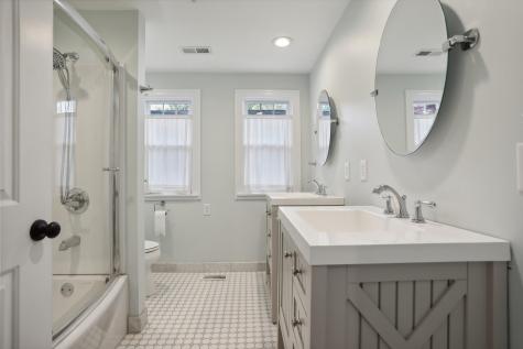905 W Pine Street Zionsville IN 46077