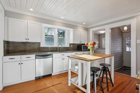 905 W Pine Street Zionsville IN 46077