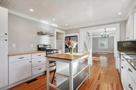 905 W Pine Street Zionsville IN 46077
