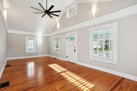 905 W Pine Street Zionsville IN 46077