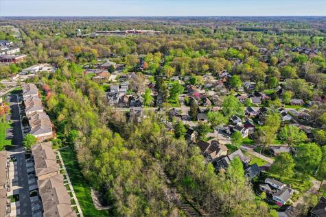 905 W Pine Street Zionsville IN 46077