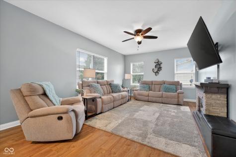 5855 W Commonview Drive Mccordsville IN 46055