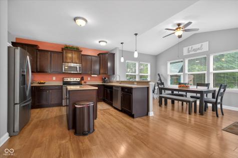 5855 W Commonview Drive Mccordsville IN 46055