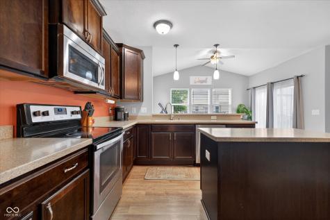 5855 W Commonview Drive Mccordsville IN 46055