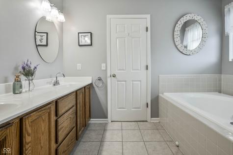 6141 Chadworth Way Indianapolis IN 46236