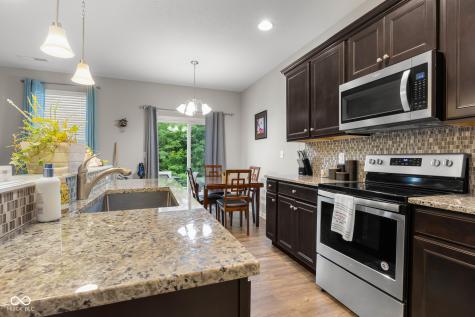 2421 Creek Bank Drive Columbus IN 47201