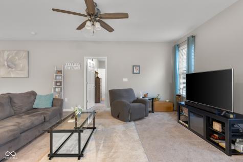 2421 Creek Bank Drive Columbus IN 47201