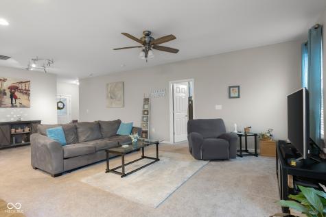 2421 Creek Bank Drive Columbus IN 47201