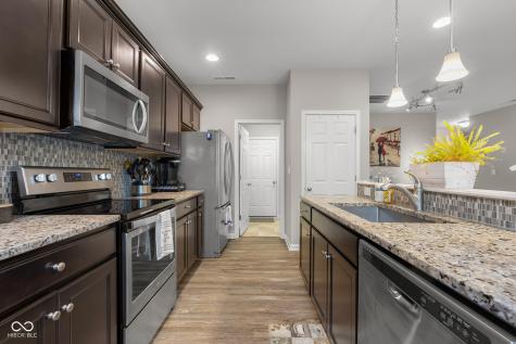 2421 Creek Bank Drive Columbus IN 47201