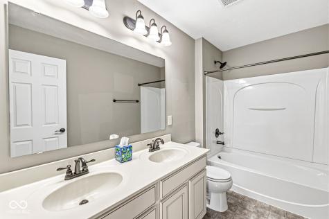 5654 W Woodstock Trail Mccordsville IN 46055