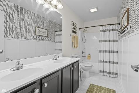 9989 Brightwater Drive Fishers IN 46038