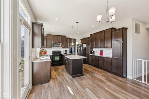 2449 Lingerman Way Avon IN 46123