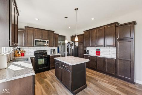 2449 Lingerman Way Avon IN 46123