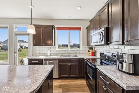 2449 Lingerman Way Avon IN 46123