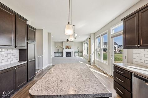 2449 Lingerman Way Avon IN 46123