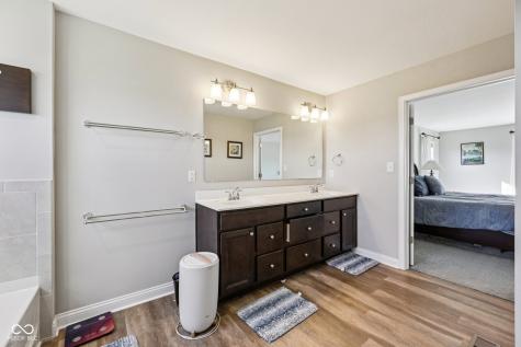 2449 Lingerman Way Avon IN 46123