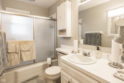 3711 E 57th Street Indianapolis IN 46220
