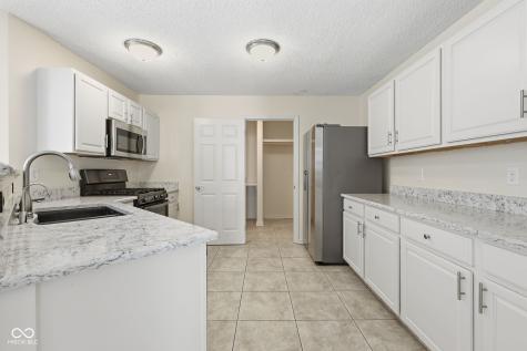 10215 Lothbury Circle Fishers IN 46037