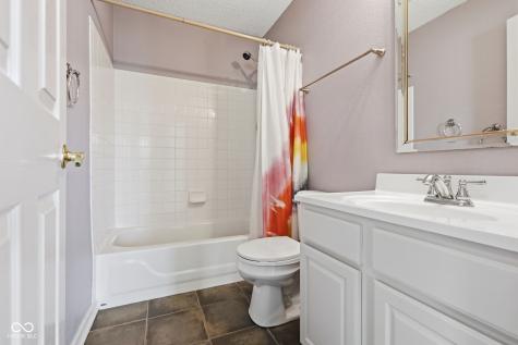 10215 Lothbury Circle Fishers IN 46037