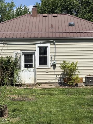 5137 Ford Street Speedway IN 46224