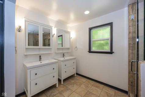 1044 E 75th Street Indianapolis IN 46240