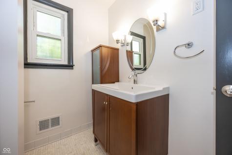 1044 E 75th Street Indianapolis IN 46240