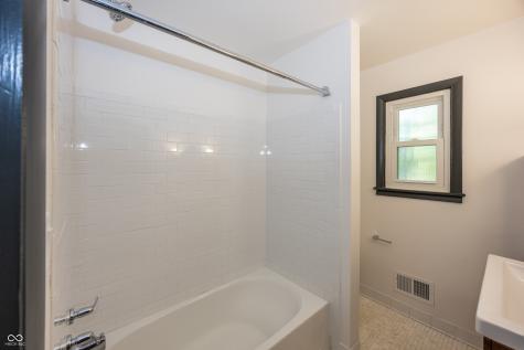 1044 E 75th Street Indianapolis IN 46240