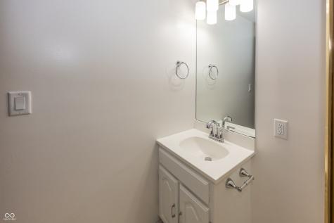 1044 E 75th Street Indianapolis IN 46240