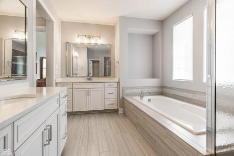 11134 Glen Avon Way Zionsville IN 46077