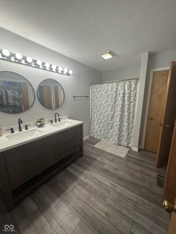 2332 Broadmoor Lane Columbus IN 47203