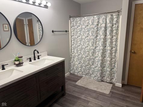 2332 Broadmoor Lane Columbus IN 47203