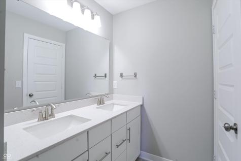 2391 S Stonehill Way New Palestine IN 46163