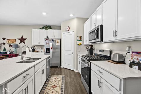 3809 S Woodfield Drive New Palestine IN 46163
