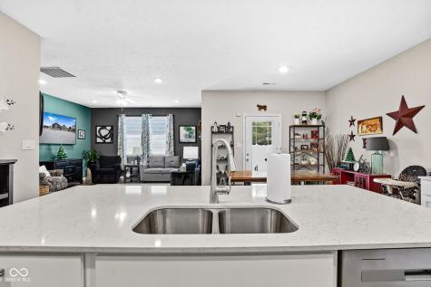3809 S Woodfield Drive New Palestine IN 46163